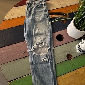 American eagle Strigid Distressed mom Light Blue Jeans